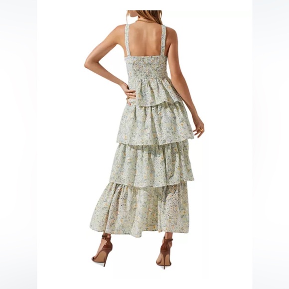 ASTR the Label Midsummer Tiered Floral Dress Size M - Picture 11 of 11